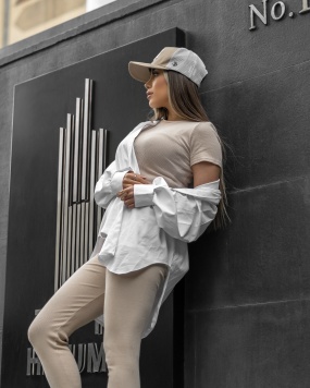 欧洲时尚街拍美女写真图片